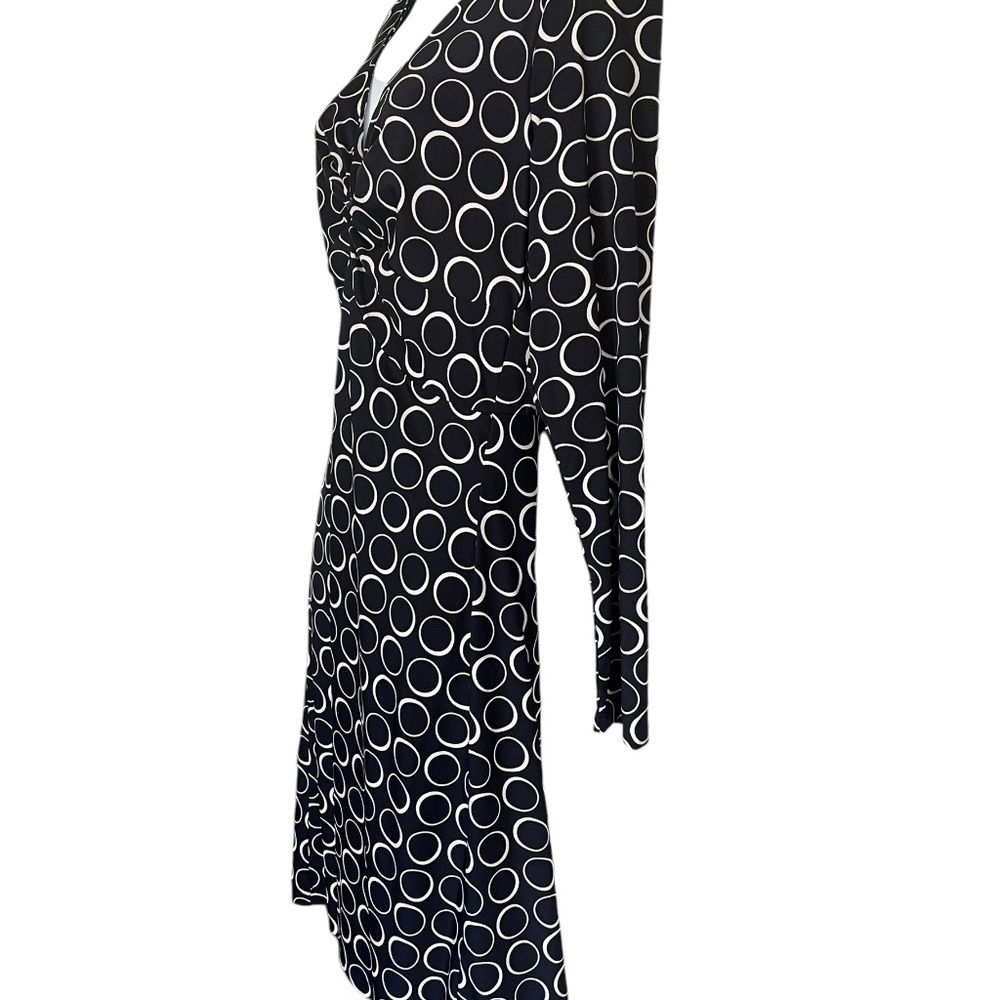 Print Dress | Black and White | V Neck Long Sleeve - Picture 4 of 8